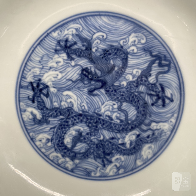 明成化 青花模印海水江崖龙纹盘 - 图10